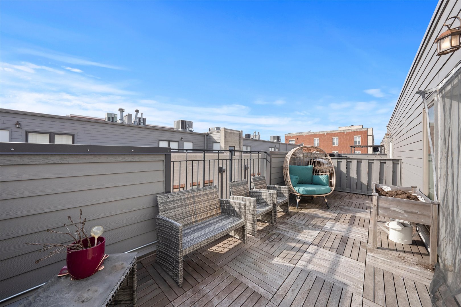 2318 W BLOOMINGDALE Avenue Unit: C