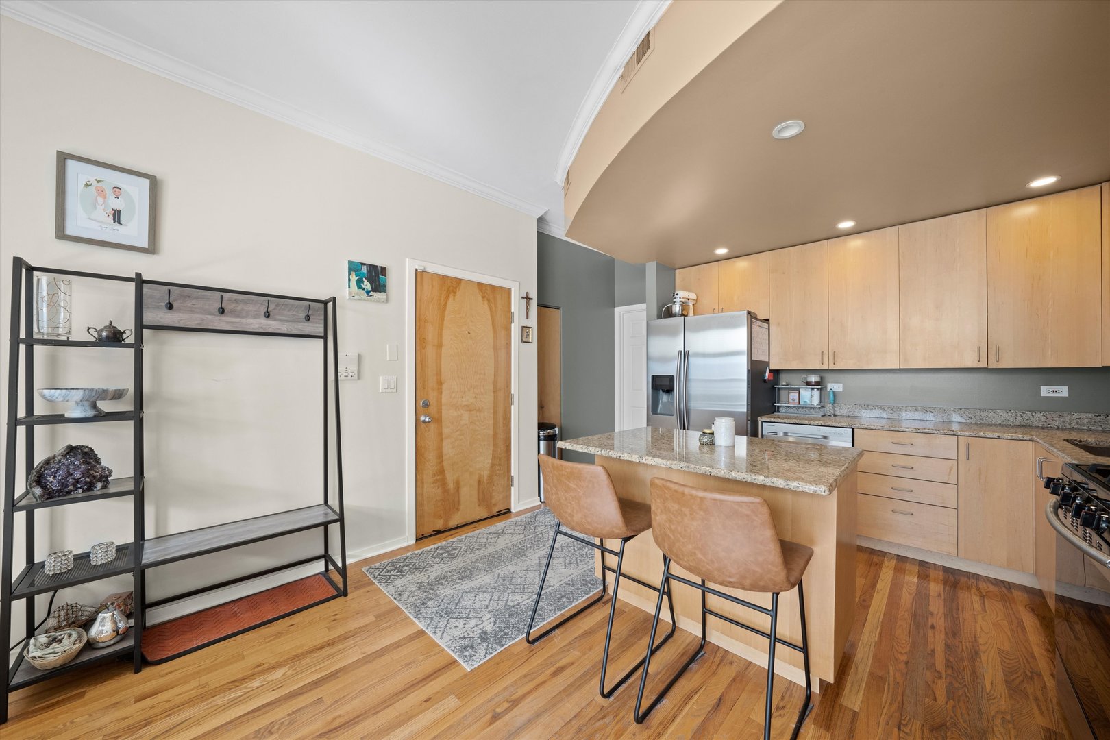 2318 W BLOOMINGDALE Avenue Unit: C