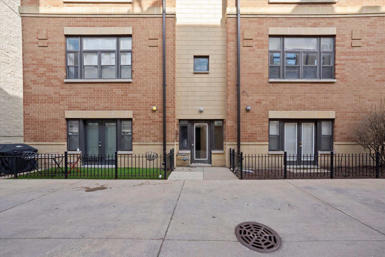 2318 W BLOOMINGDALE Avenue Unit: C