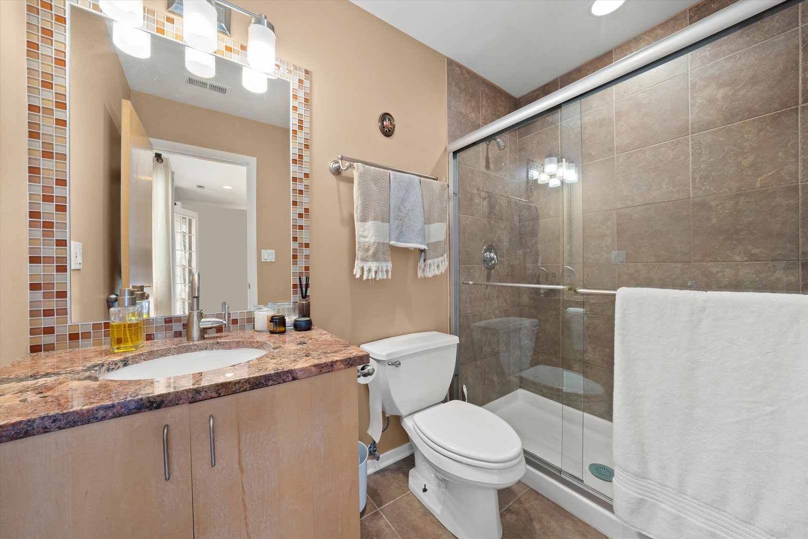 2318 W BLOOMINGDALE Avenue Unit: C
