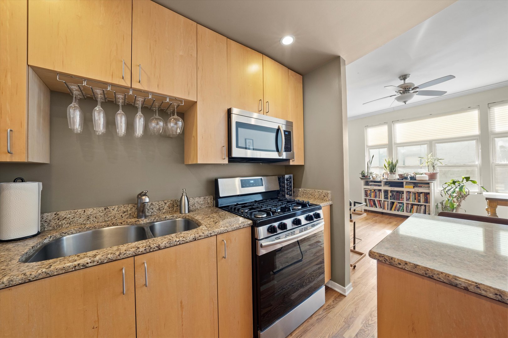 2318 W BLOOMINGDALE Avenue Unit: C