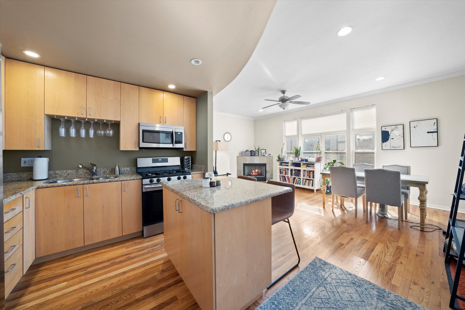 2318 W BLOOMINGDALE Avenue Unit: C