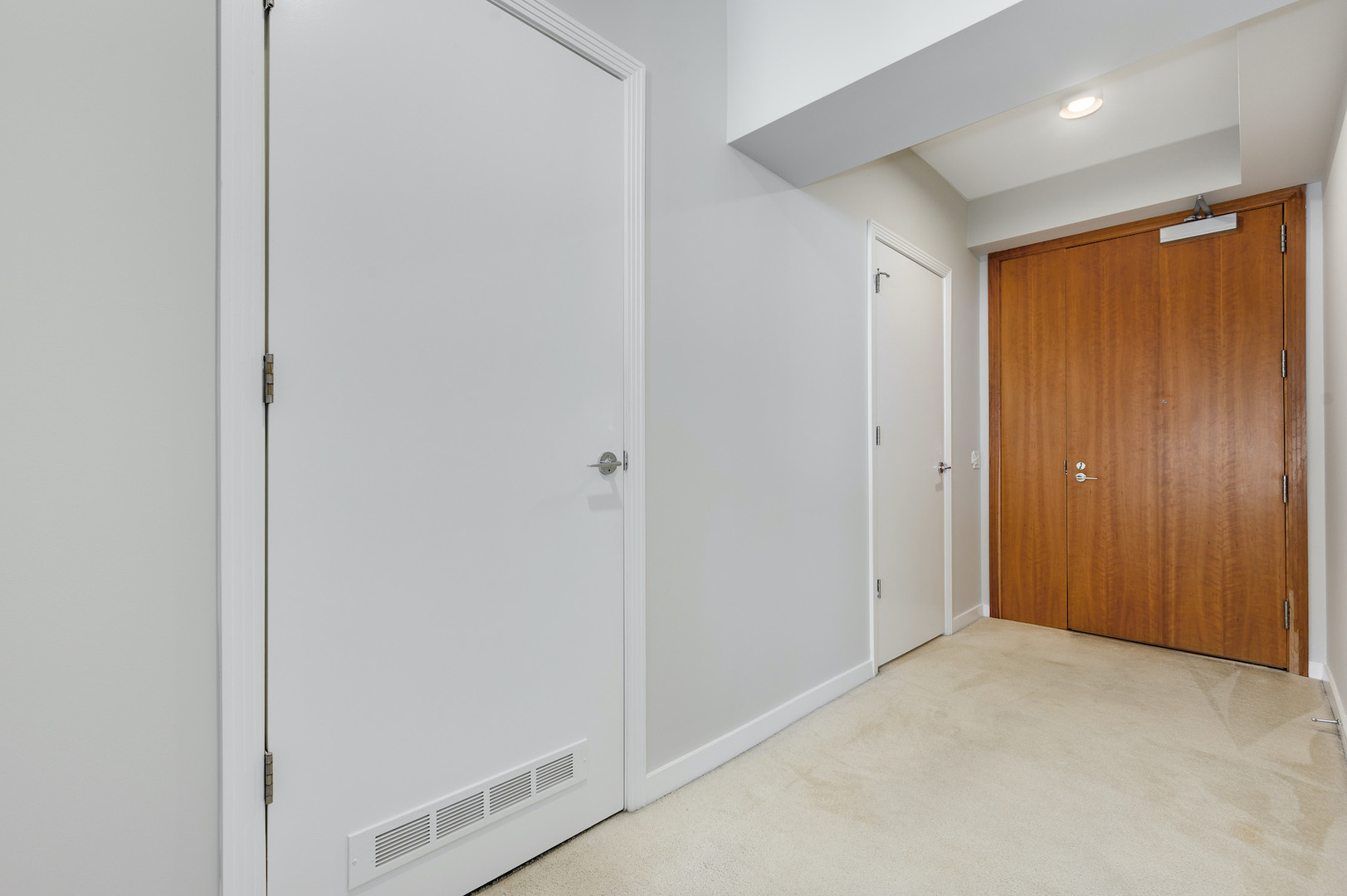 501 N Clinton Street Unit: 1601