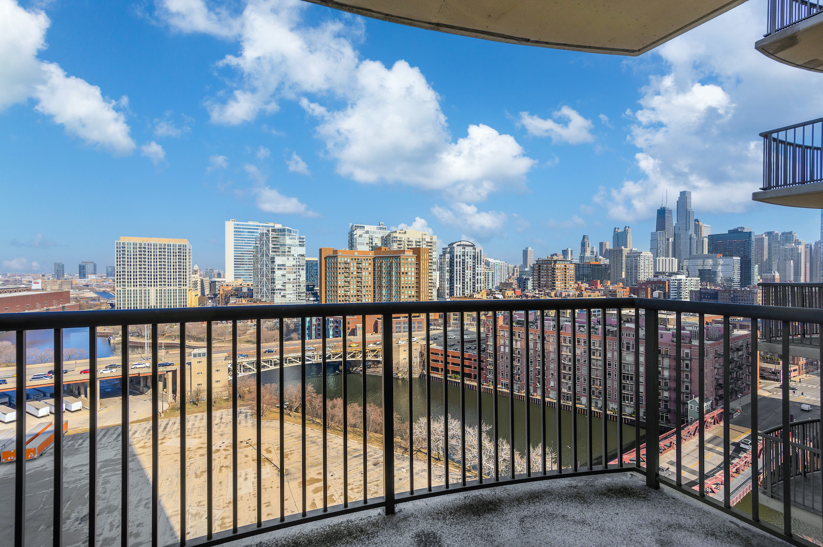 501 N Clinton Street Unit: 1601