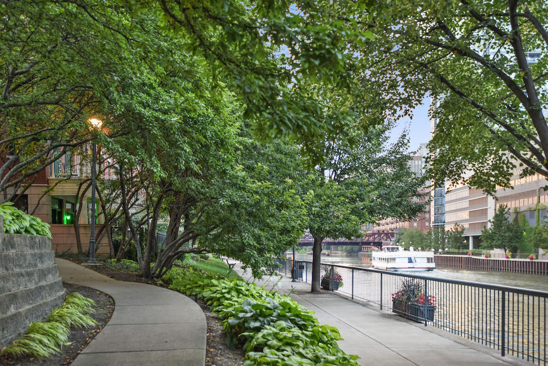 501 N Clinton Street Unit: 1601