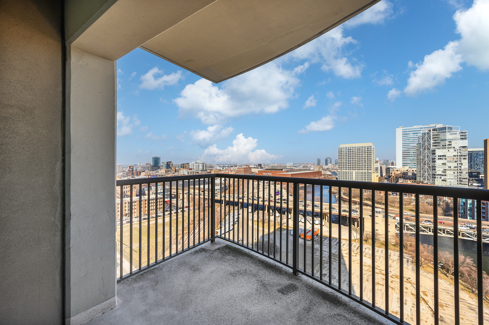 501 N Clinton Street Unit: 1601