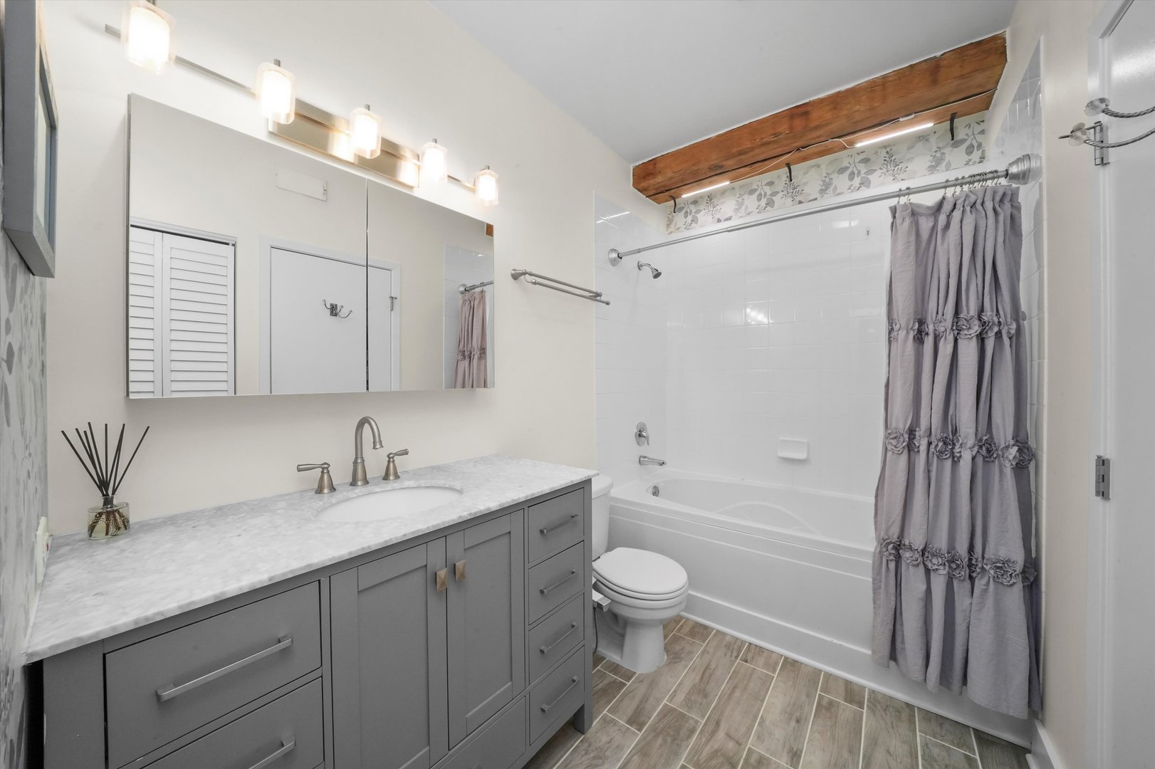 1525 S Michigan Avenue Unit: 204