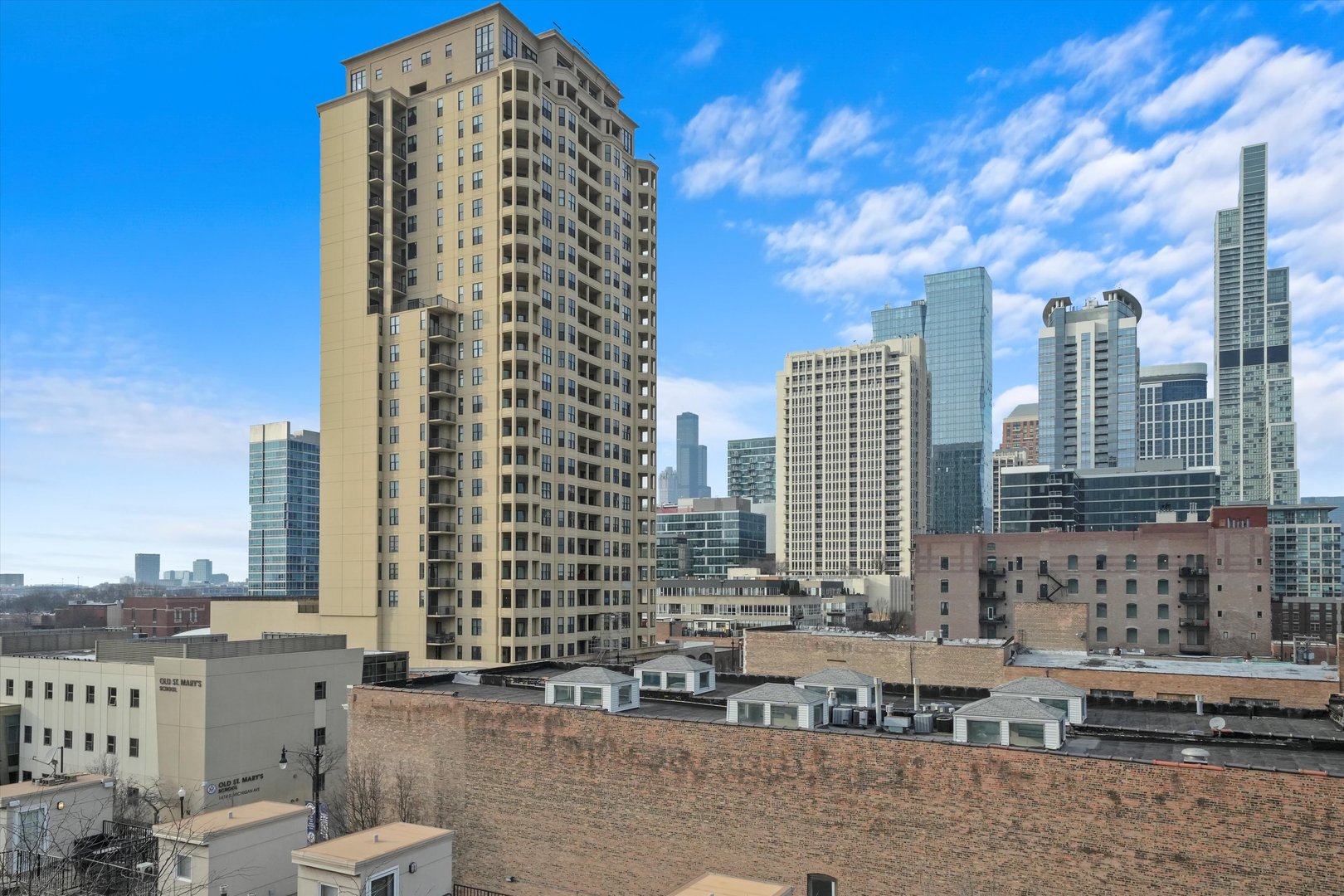 1525 S Michigan Avenue Unit: 204