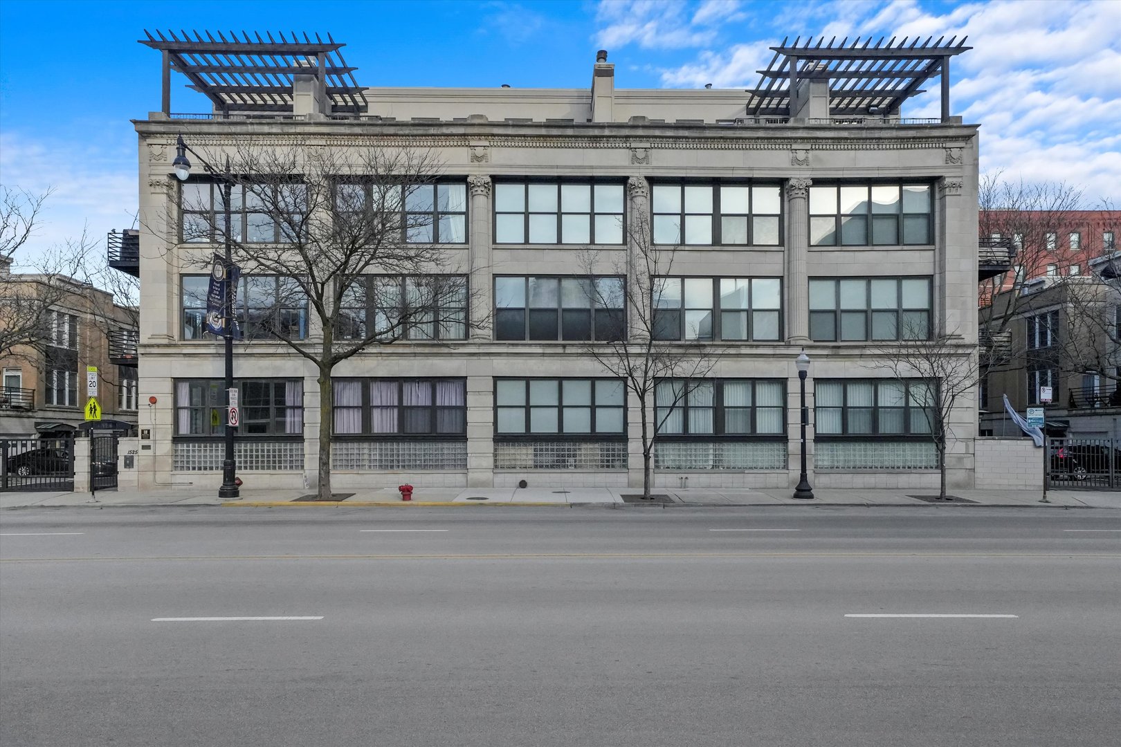 1525 S Michigan Avenue Unit: 204