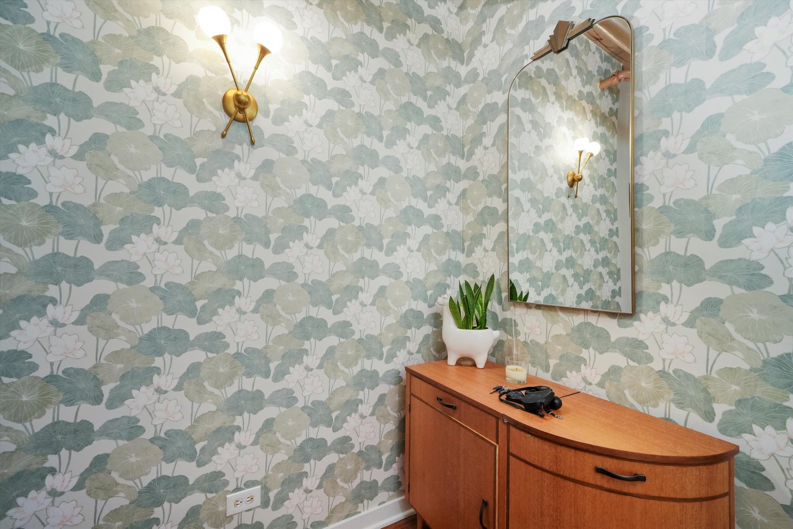 1525 S Michigan Avenue Unit: 204