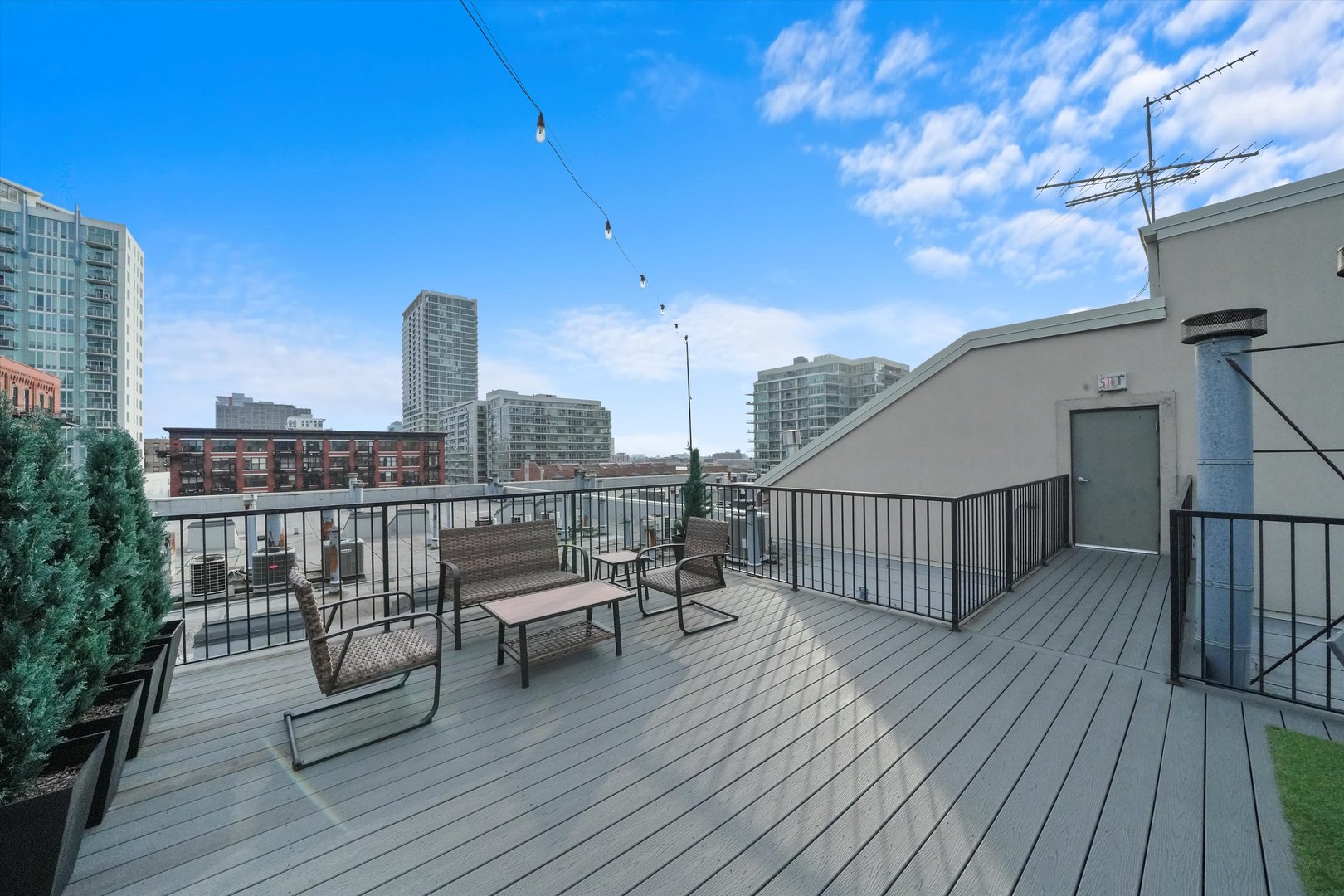1525 S Michigan Avenue Unit: 204