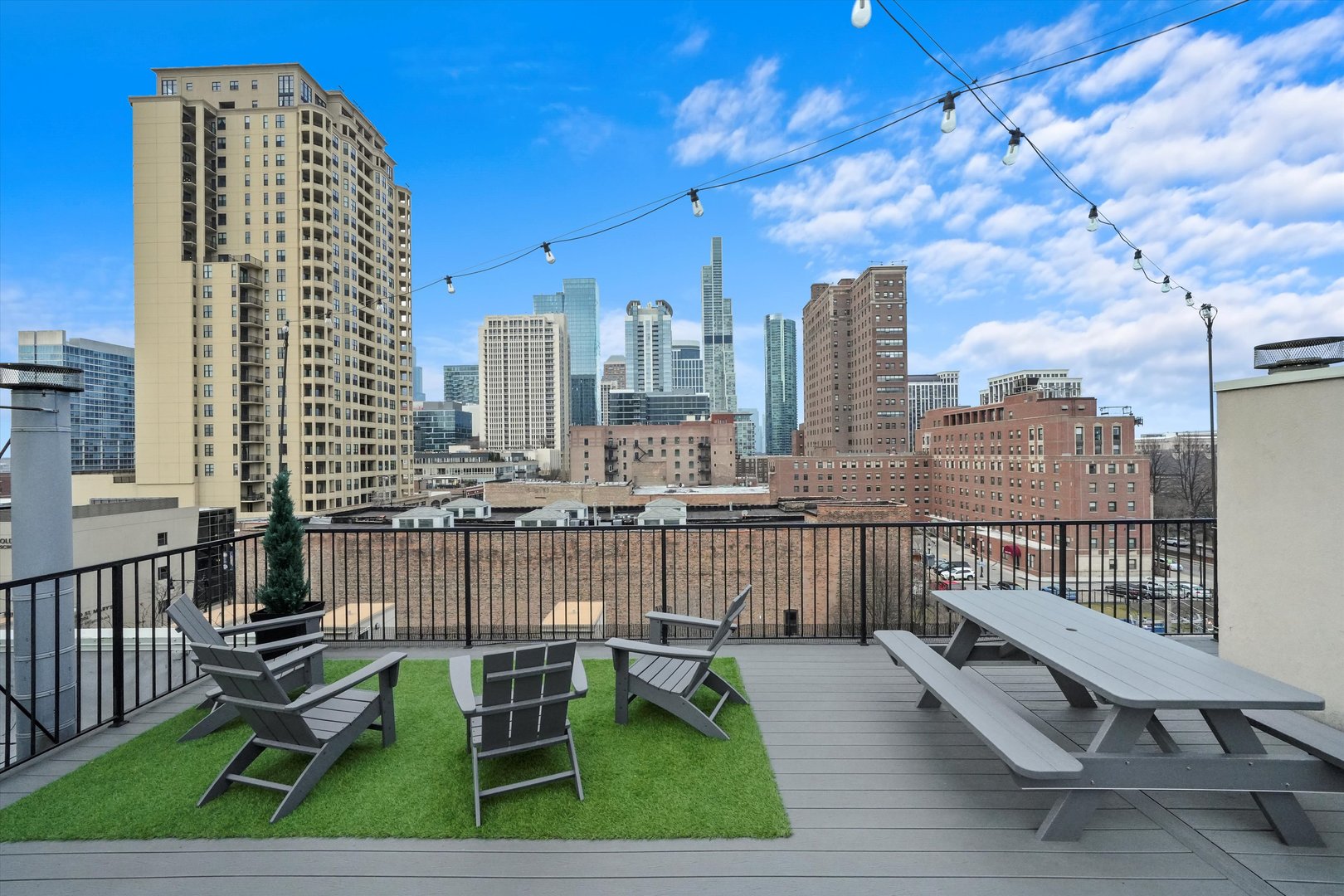 1525 S Michigan Avenue Unit: 204