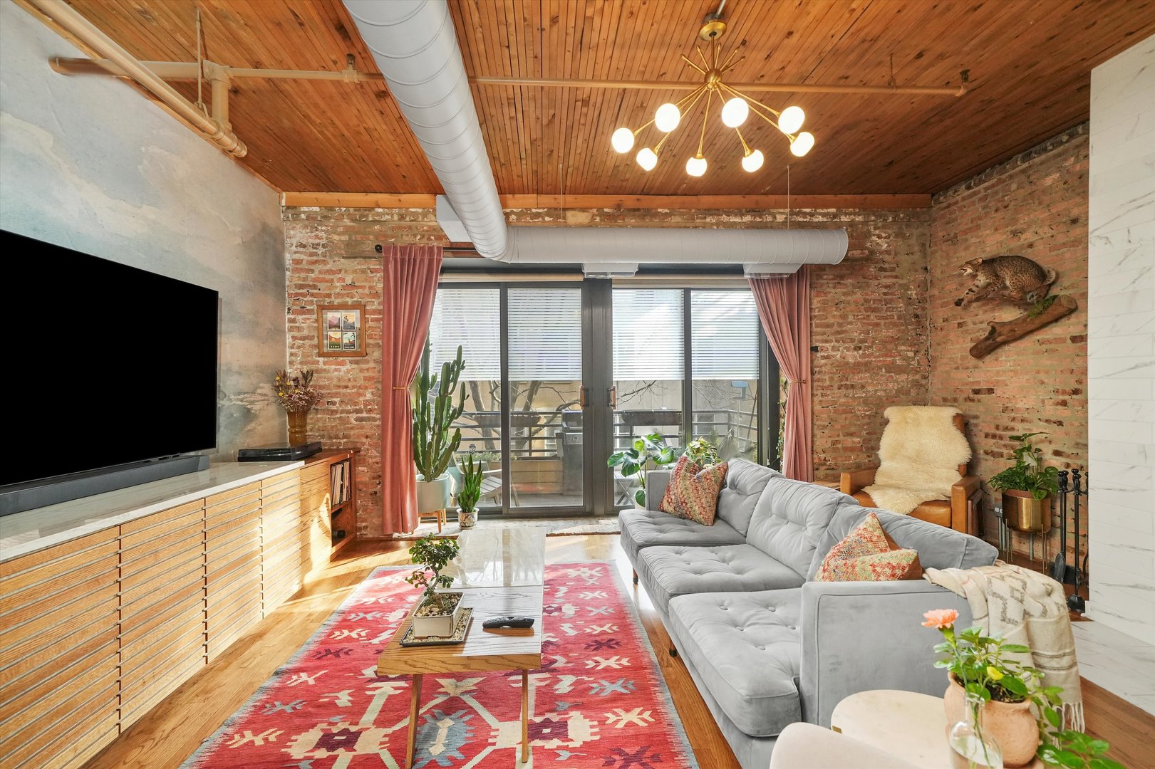 1525 S Michigan Avenue Unit: 204