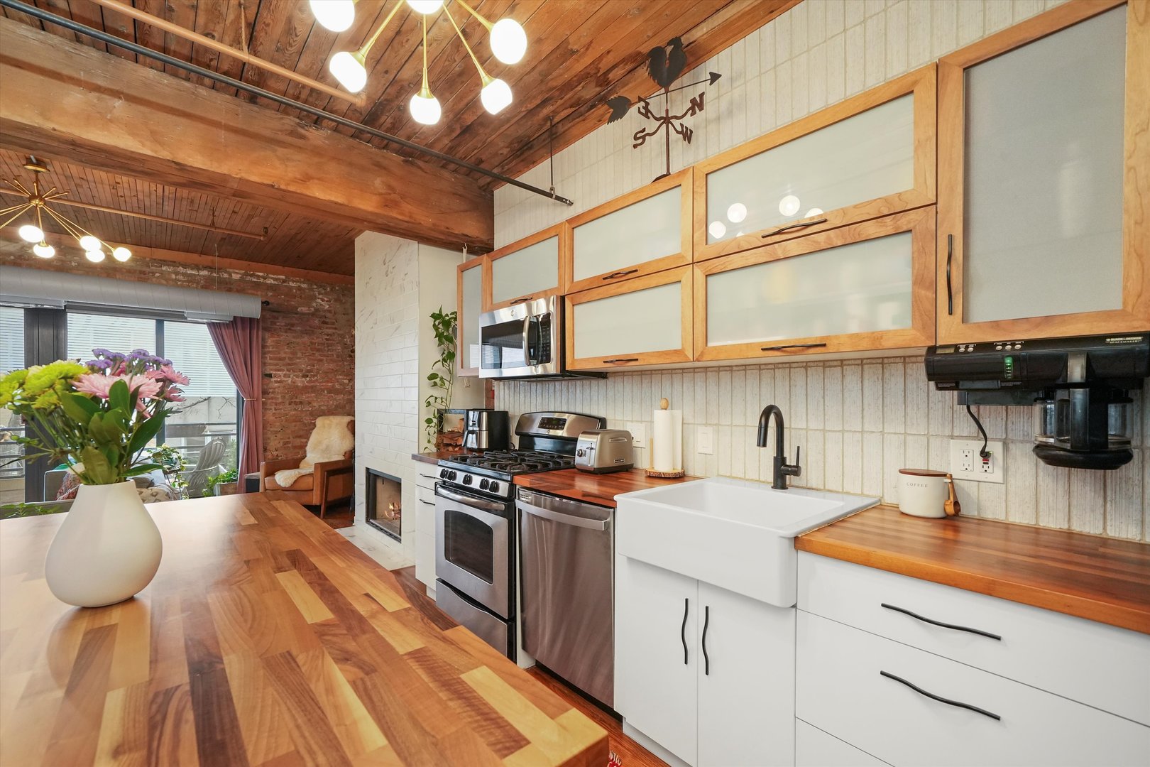 1525 S Michigan Avenue Unit: 204