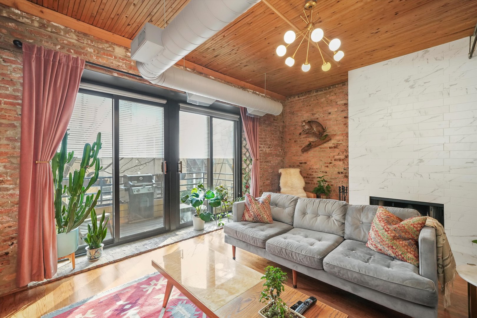 1525 S Michigan Avenue Unit: 204