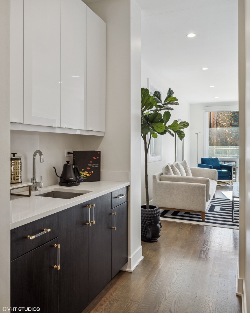 1516 W Huron Street Unit: 1