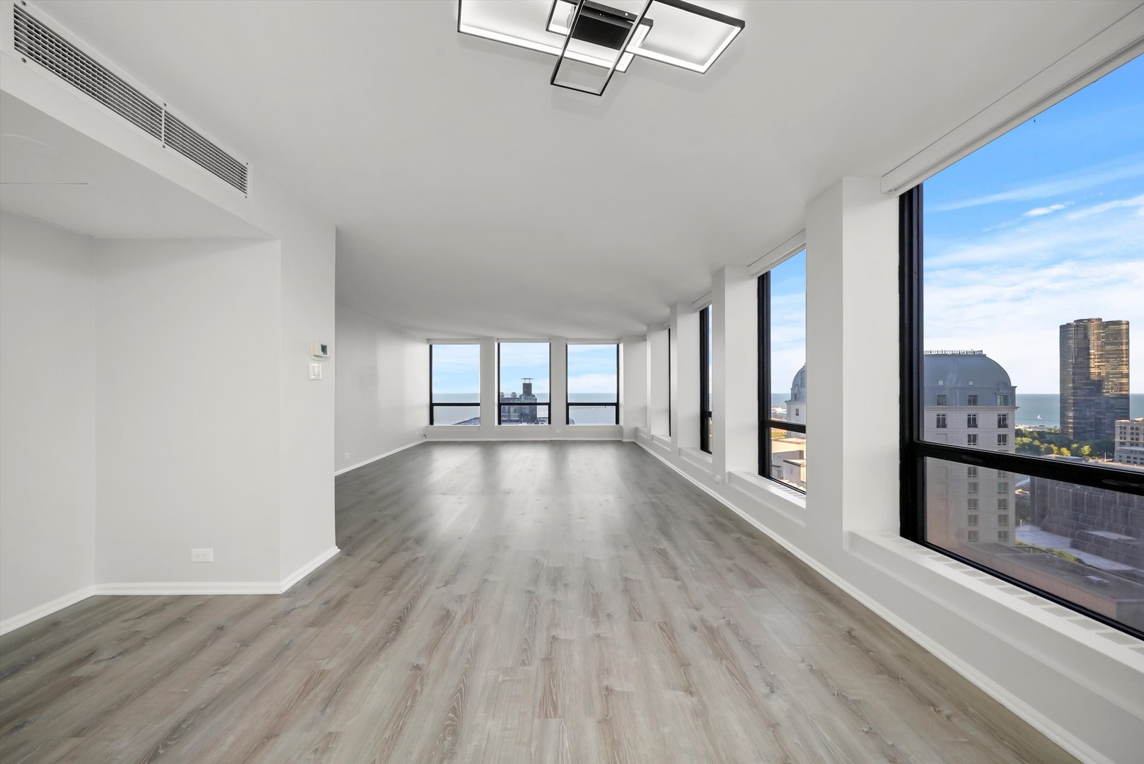 260 E Chestnut Street Unit: 3407