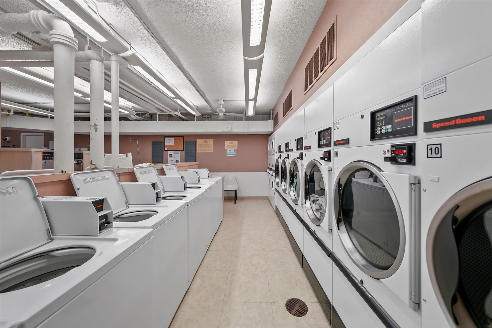 260 E Chestnut Street Unit: 3407