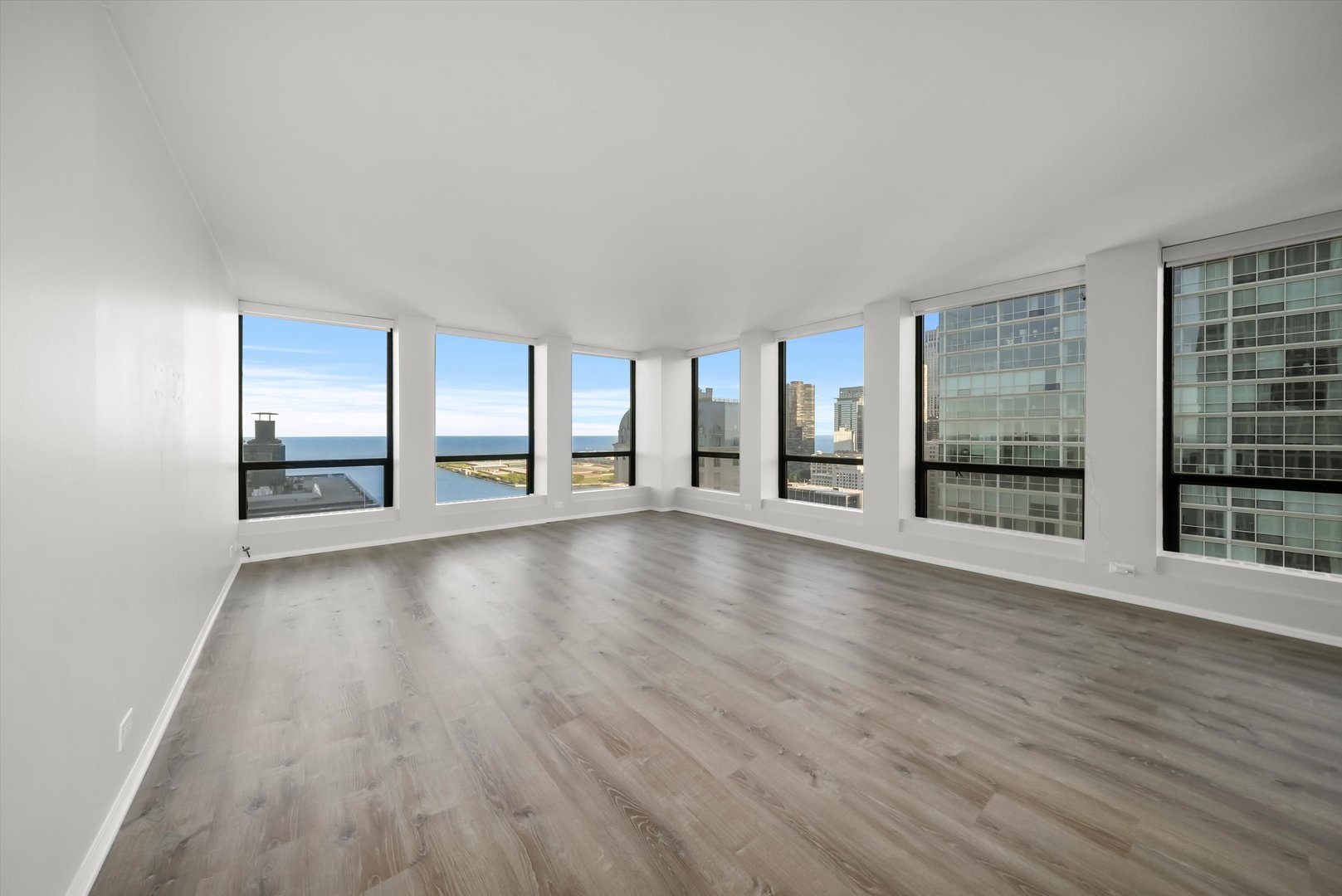 260 E Chestnut Street Unit: 3407