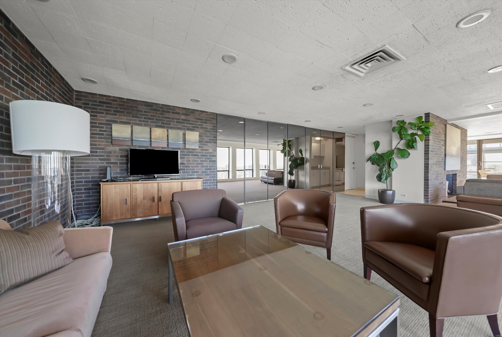 260 E Chestnut Street Unit: 3407