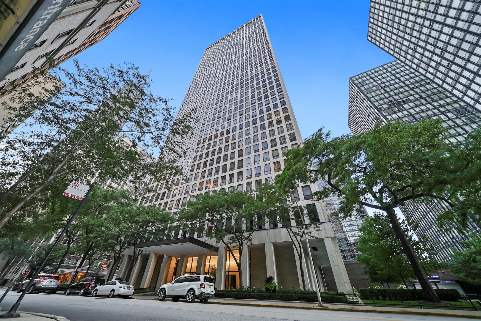 260 E Chestnut Street Unit: 3407