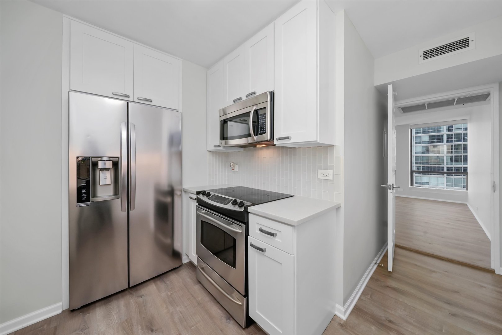 260 E Chestnut Street Unit: 3407