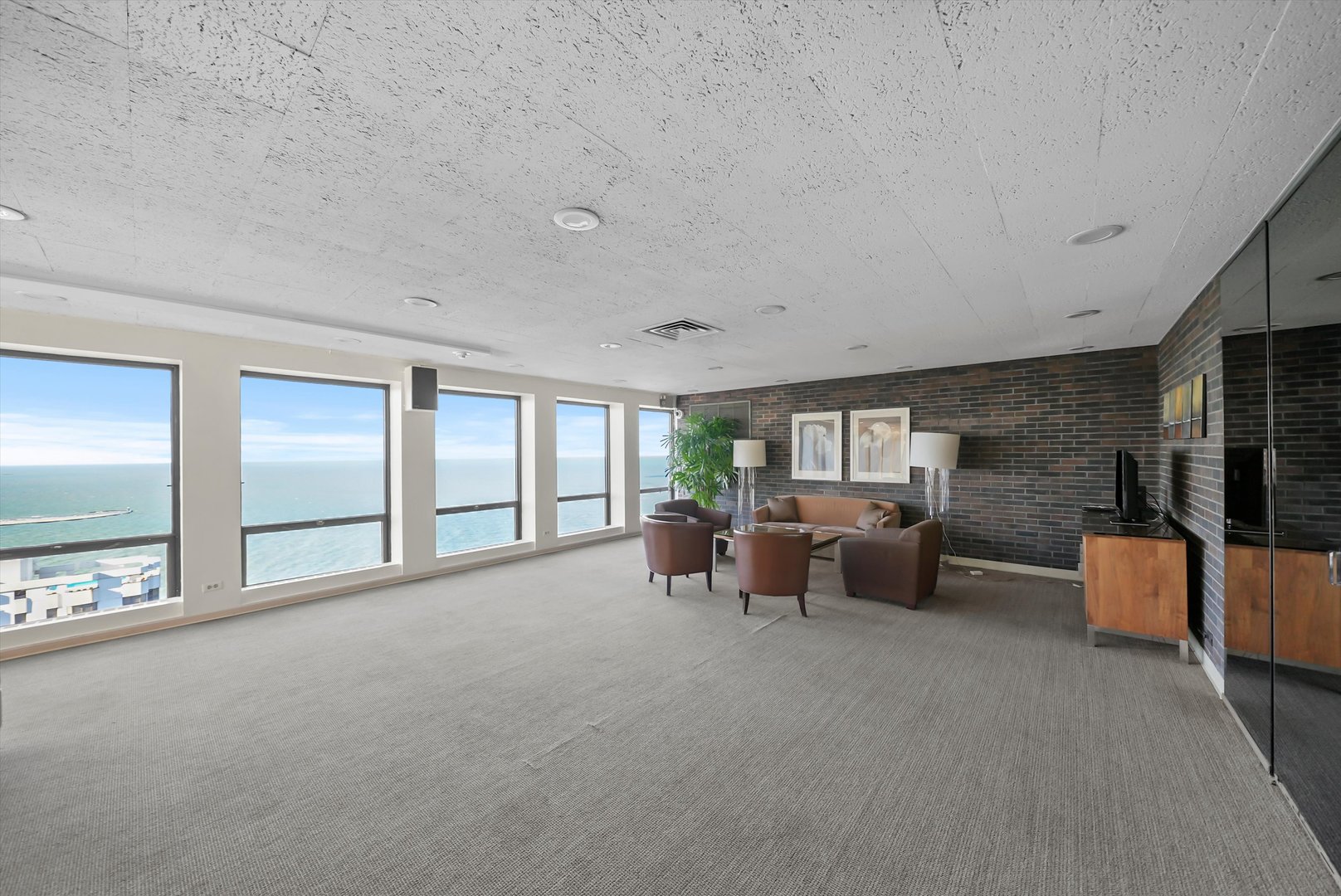 260 E Chestnut Street Unit: 3407
