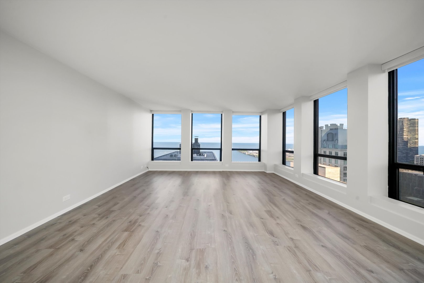 260 E Chestnut Street Unit: 3407