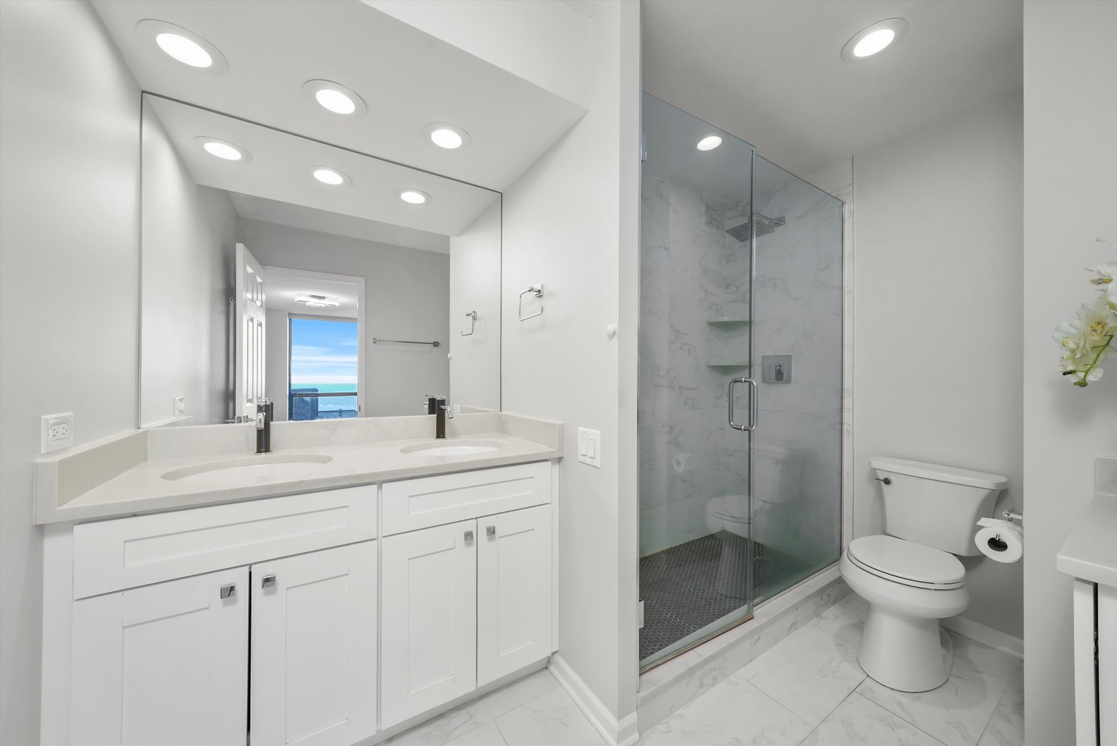 260 E Chestnut Street Unit: 3407