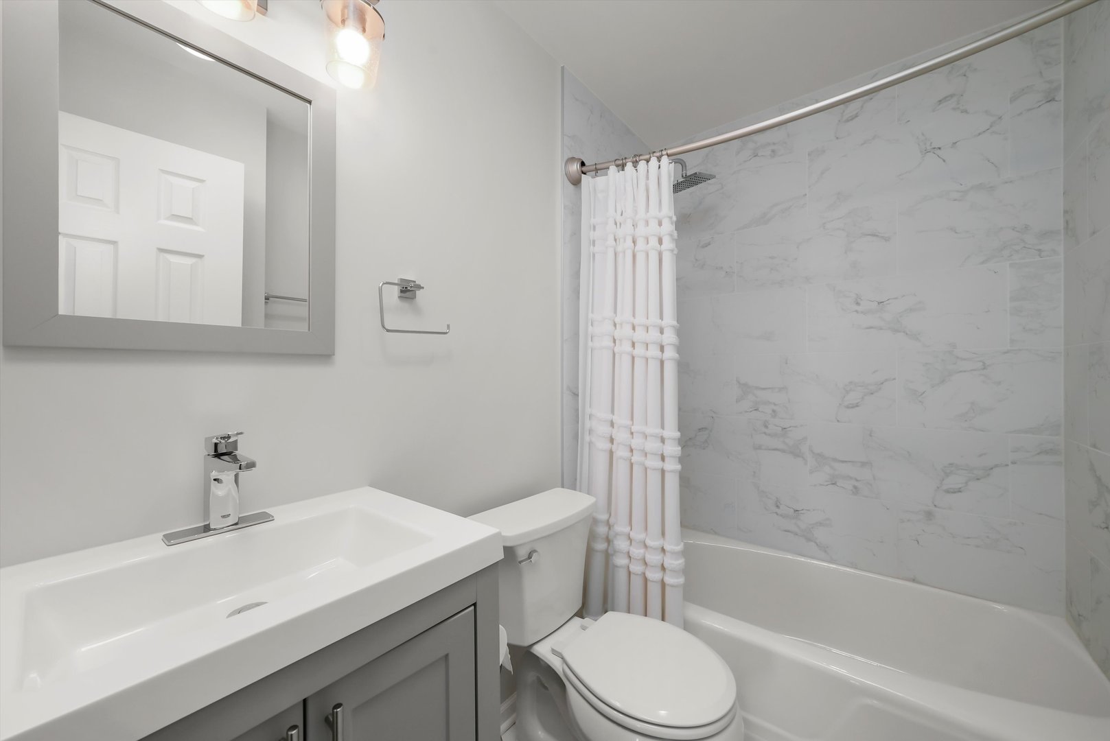 260 E Chestnut Street Unit: 3407