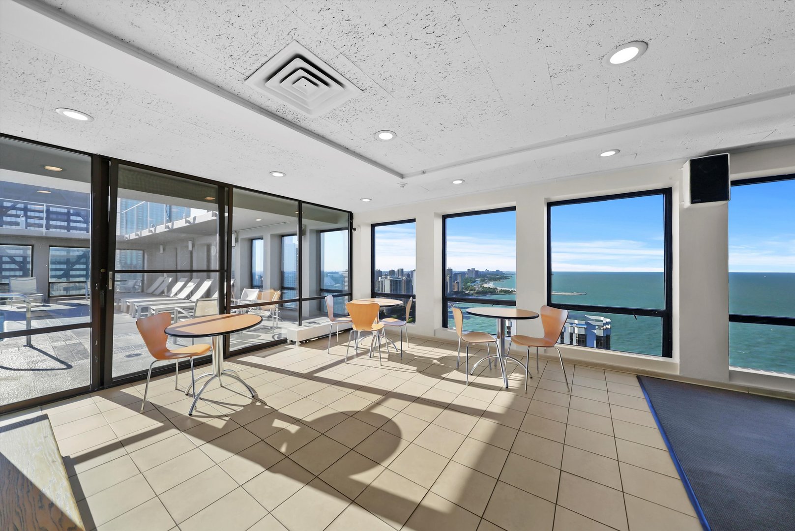 260 E Chestnut Street Unit: 3407