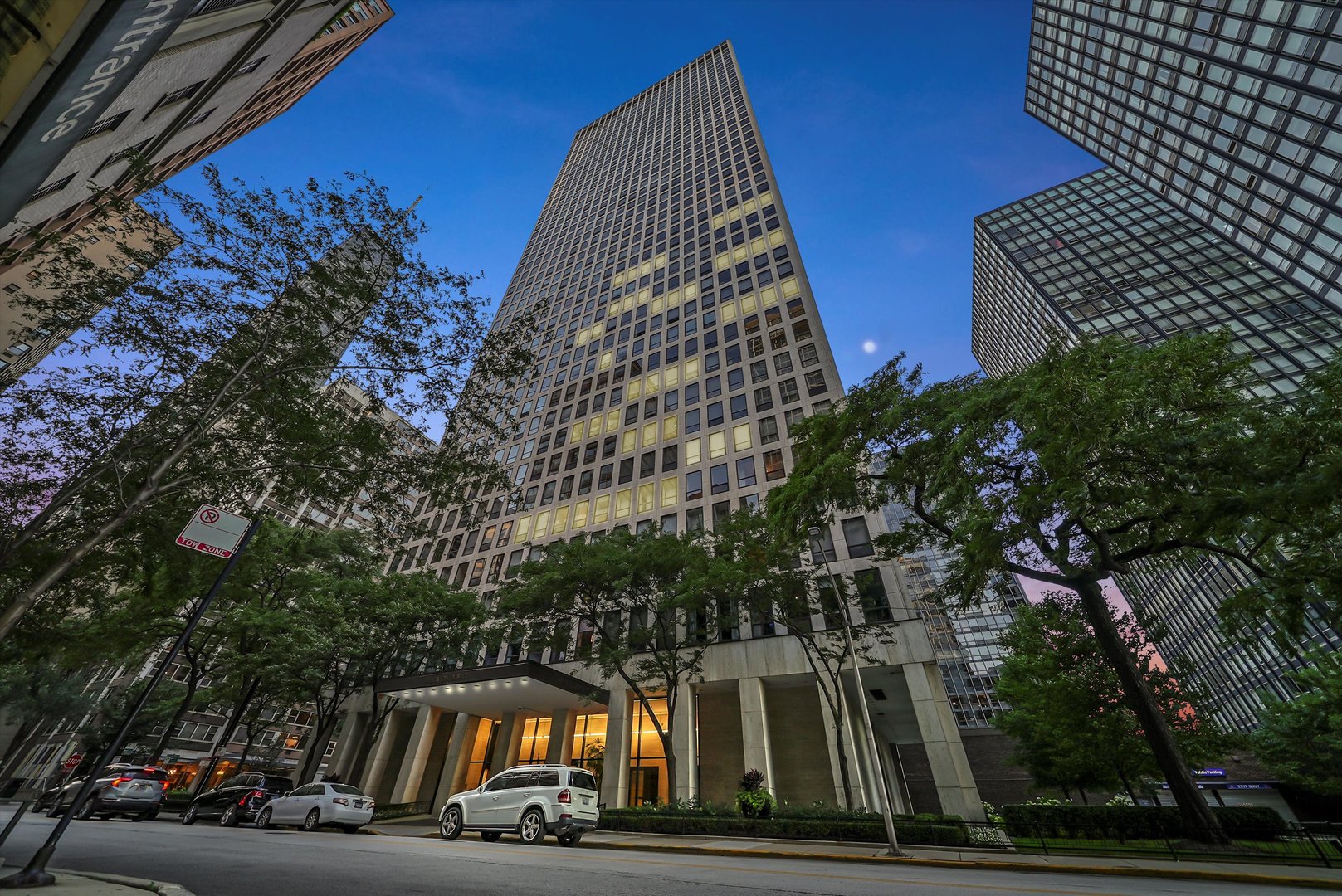 260 E Chestnut Street Unit: 3407