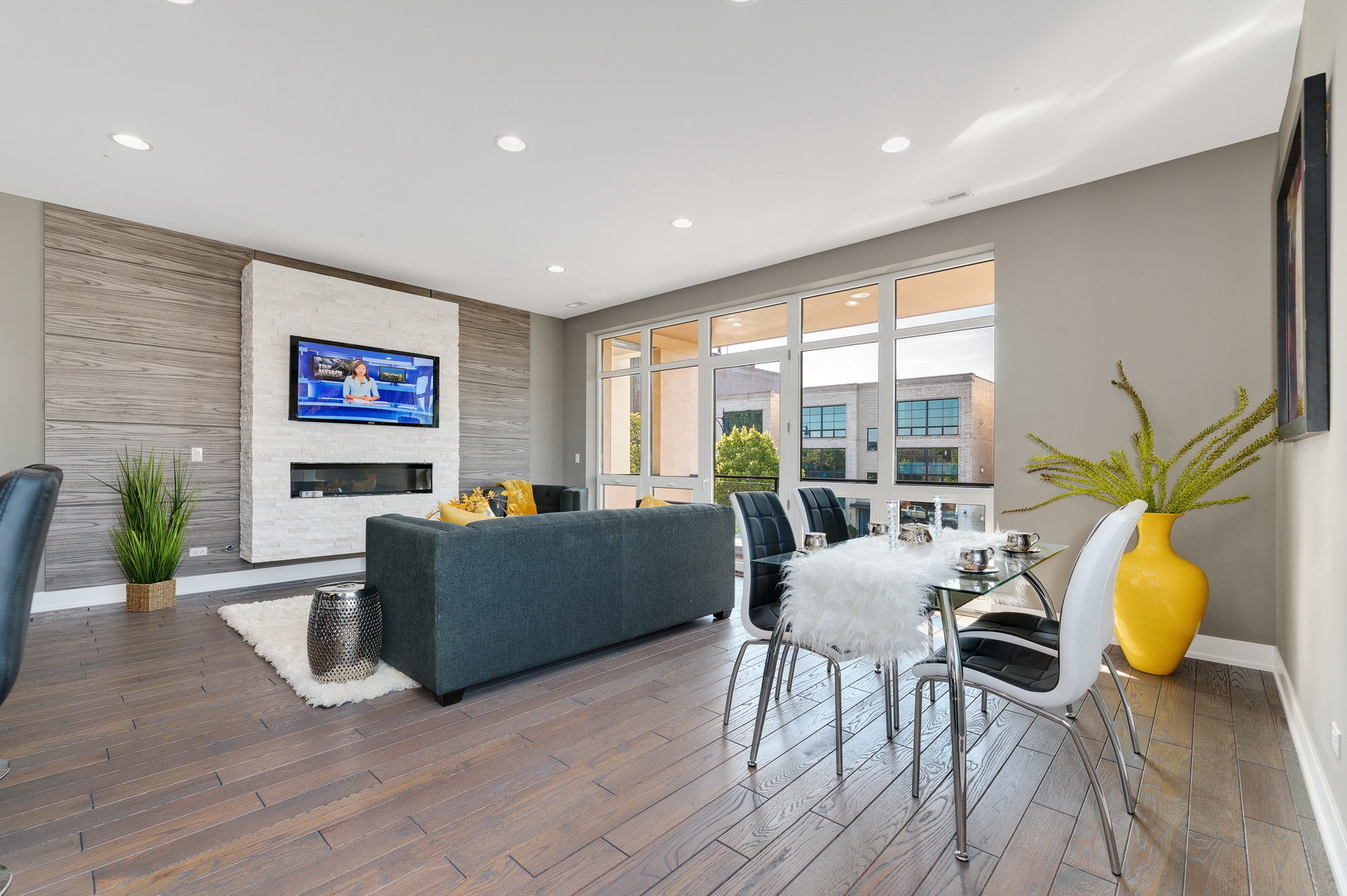 2444 W Irving Park Road Unit: 2E