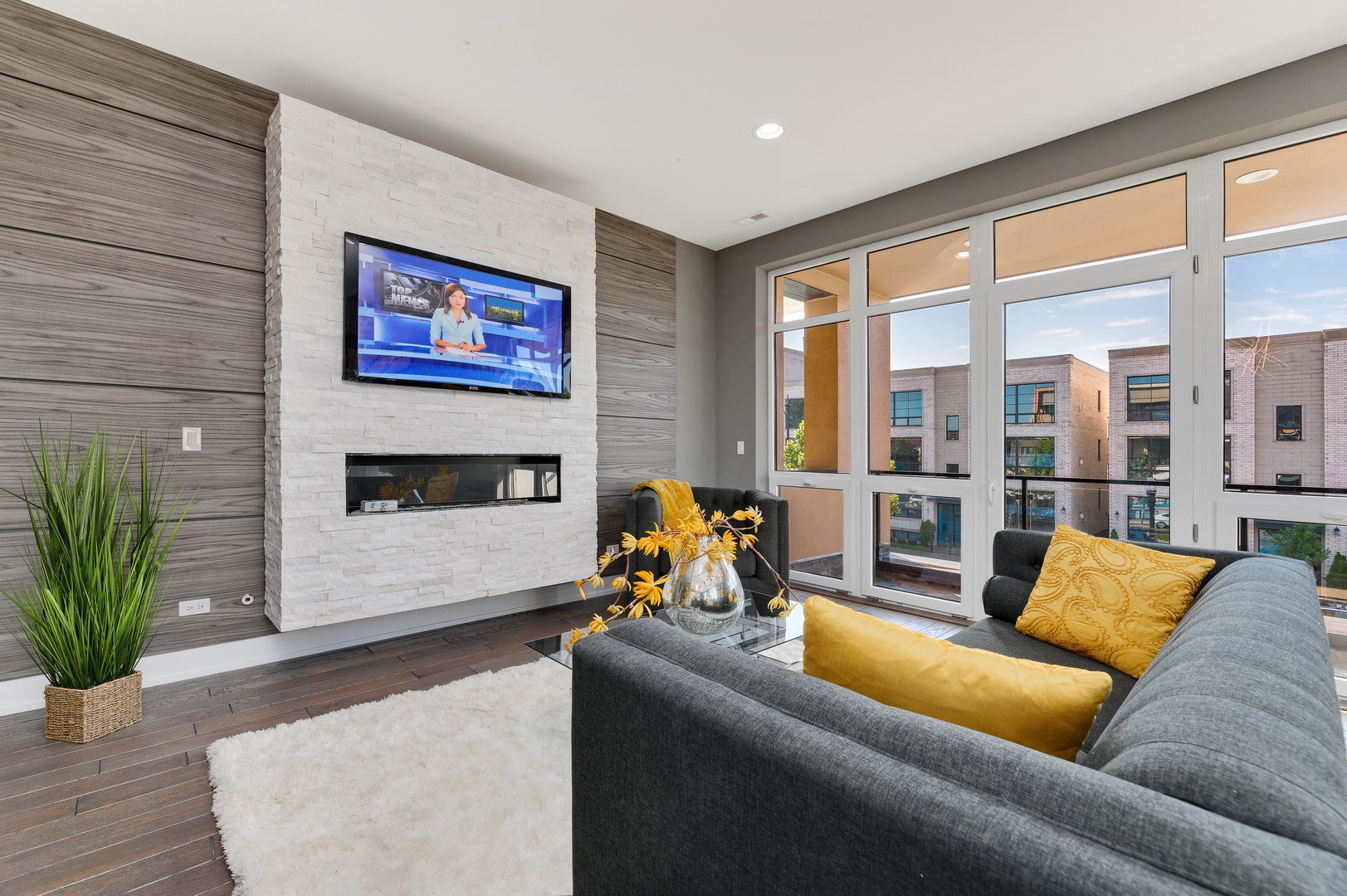 2444 W Irving Park Road Unit: 2E