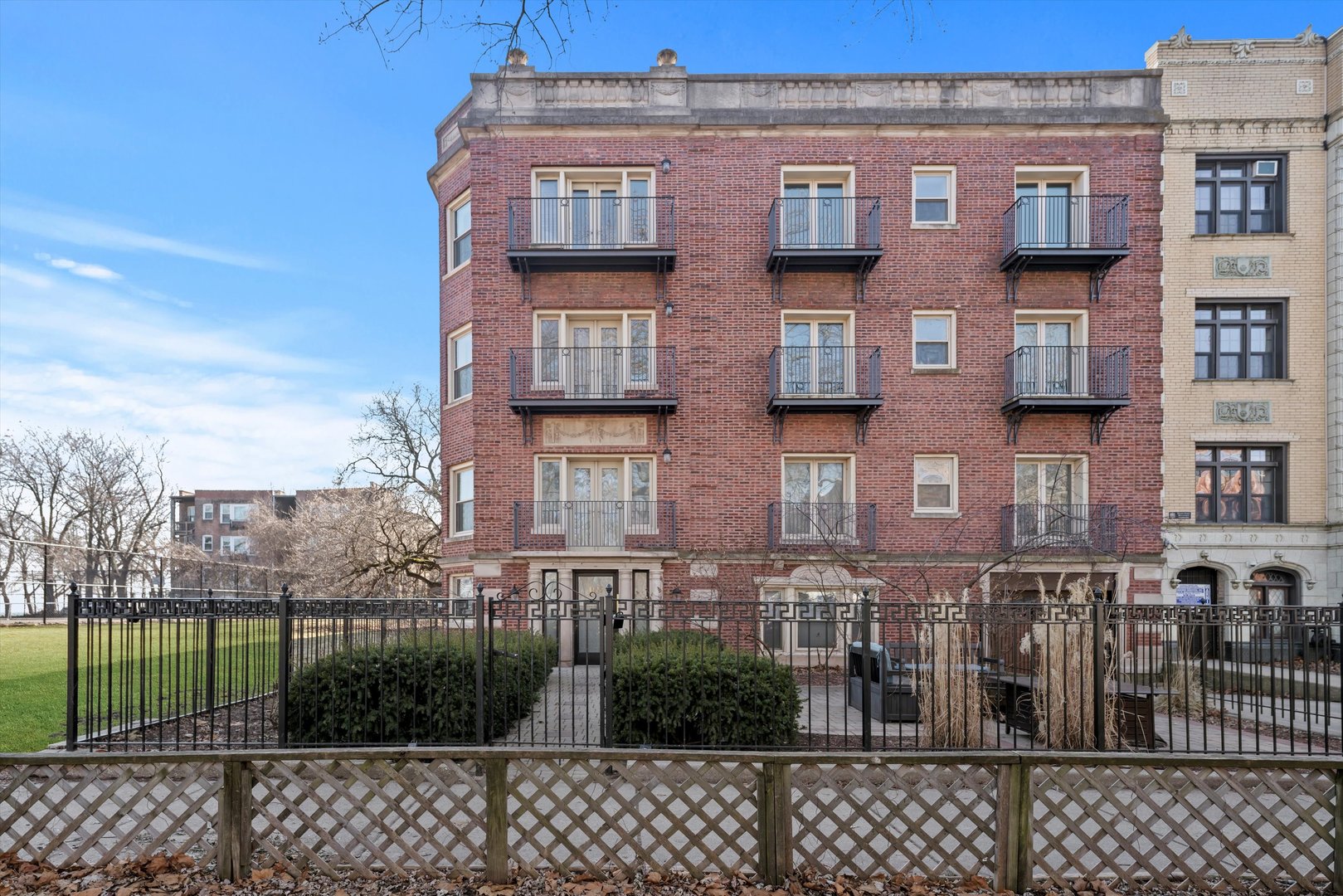 1125 W Farwell Avenue Unit: E2