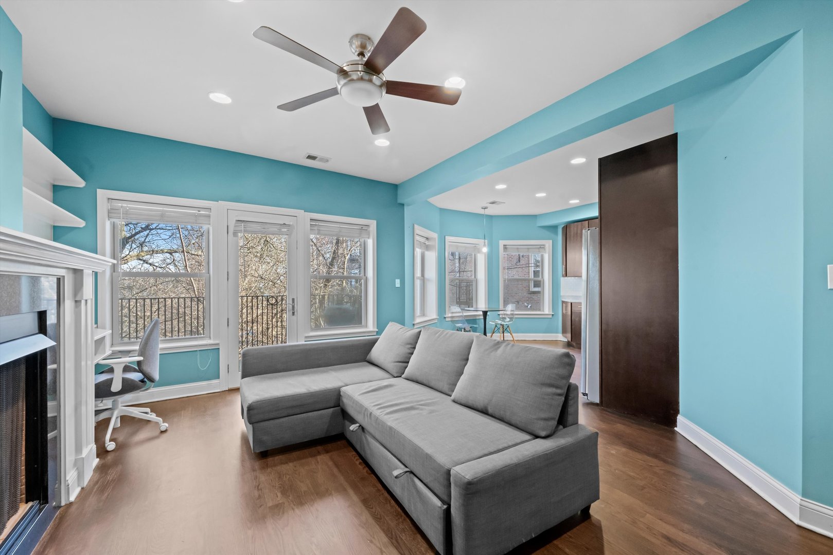 1125 W Farwell Avenue Unit: E2