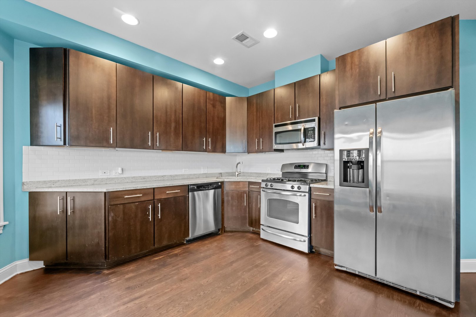 1125 W Farwell Avenue Unit: E2