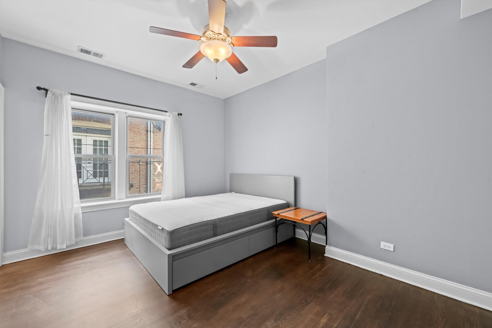 1125 W Farwell Avenue Unit: E2