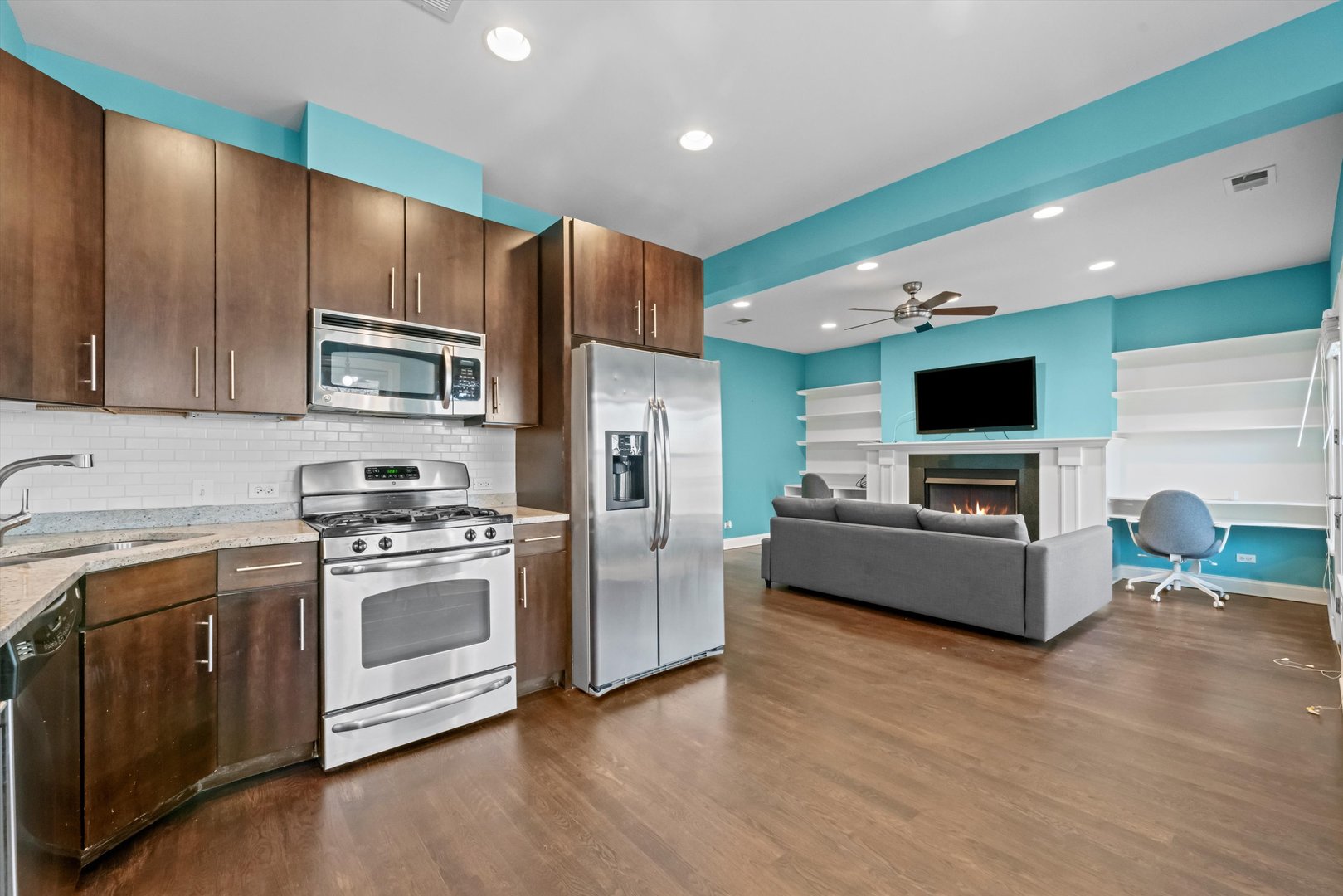 1125 W Farwell Avenue Unit: E2