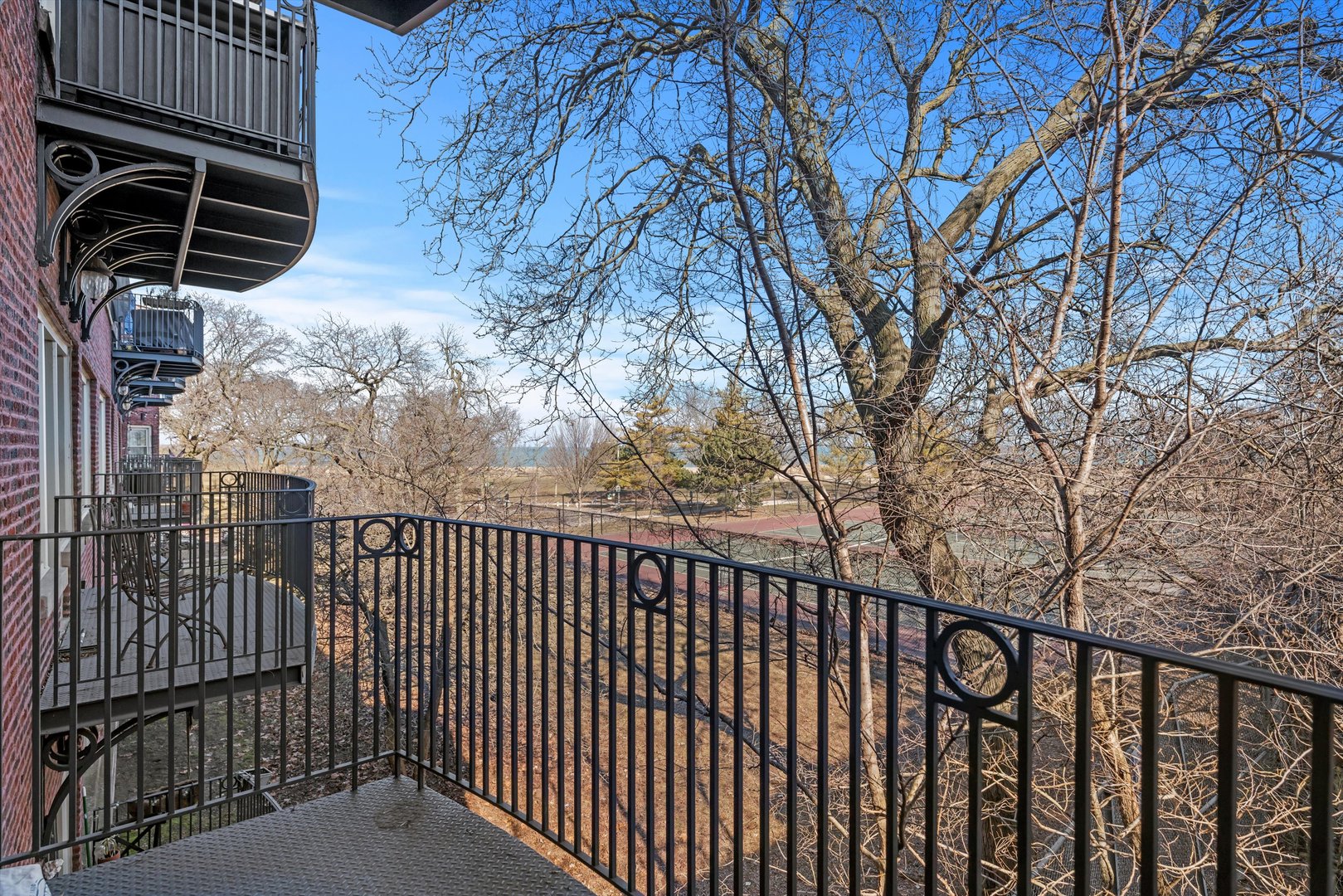 1125 W Farwell Avenue Unit: E2