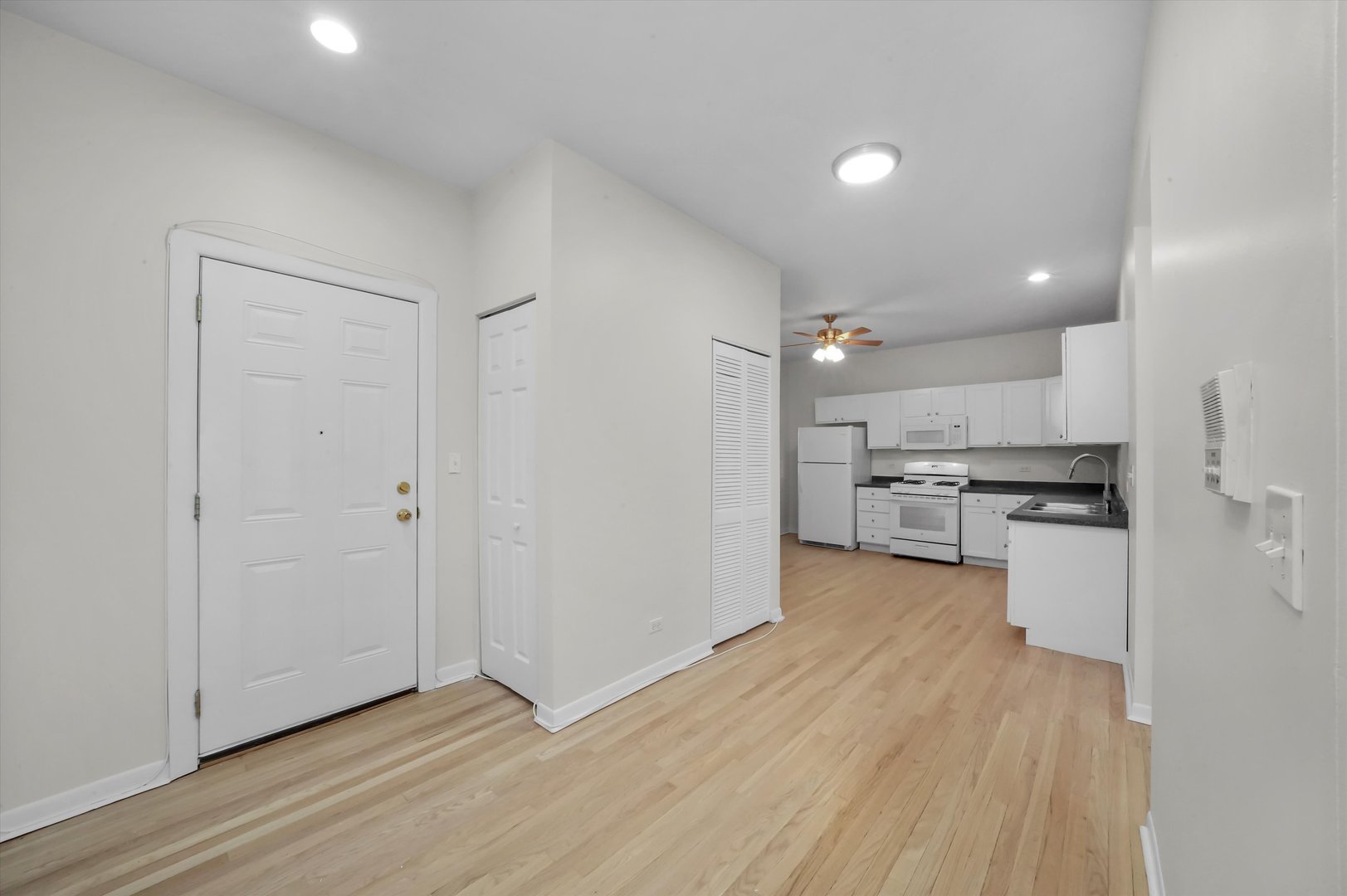 4845 N HARDING Avenue Unit: 3