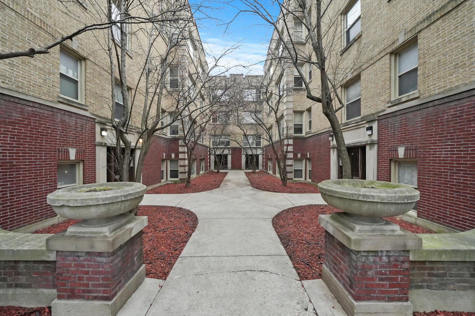4845 N HARDING Avenue Unit: 3