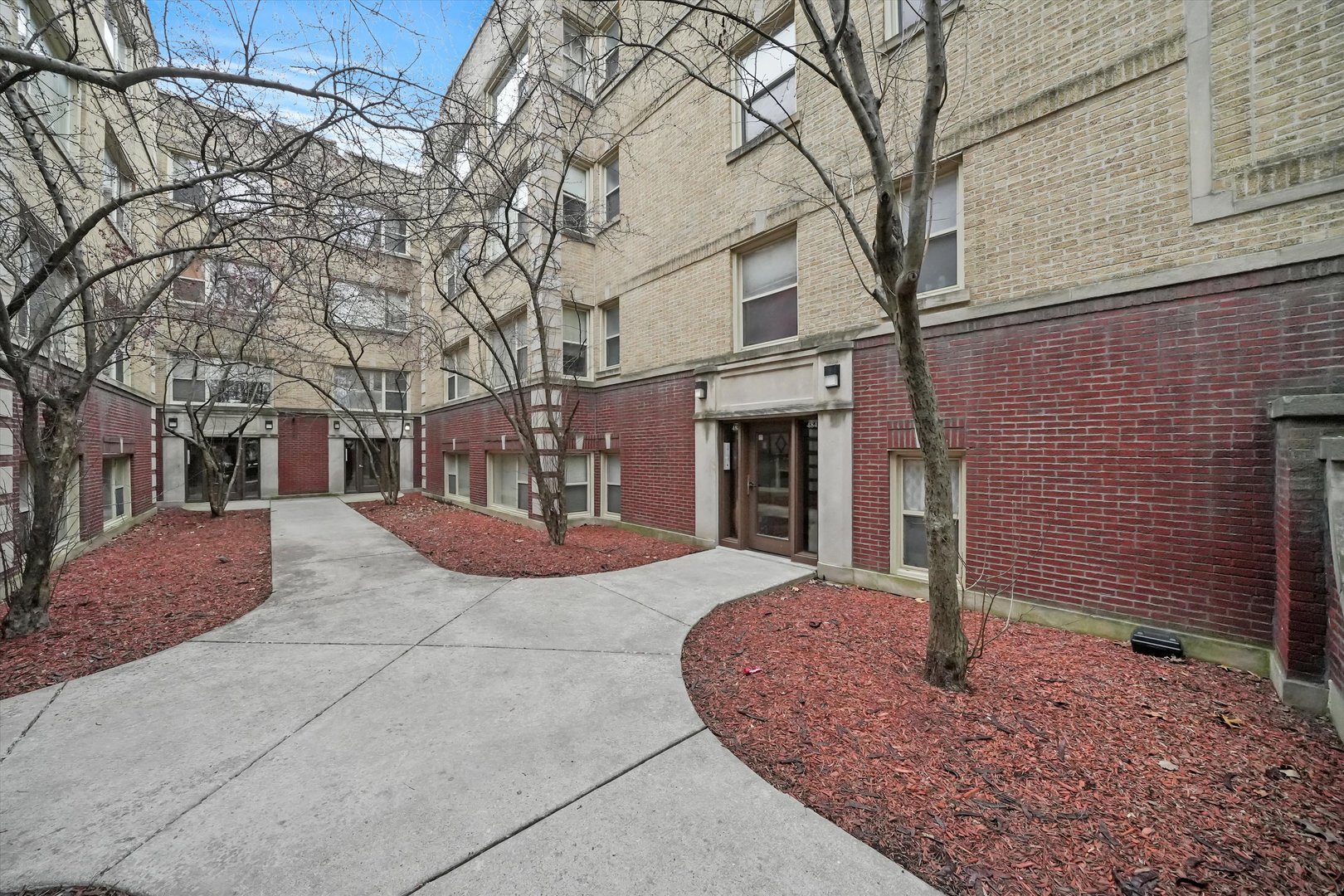 4845 N HARDING Avenue Unit: 3