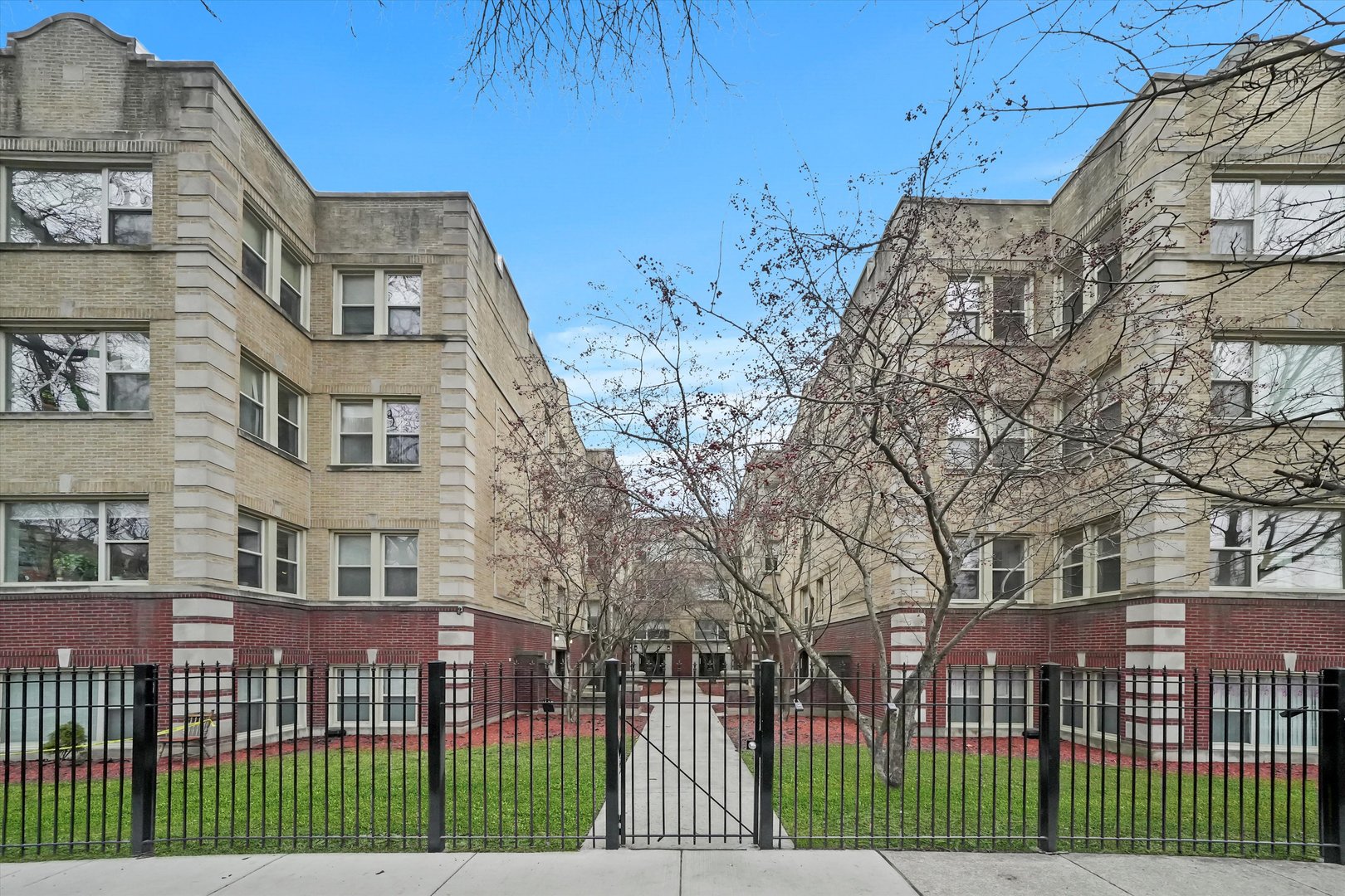 4845 N HARDING Avenue Unit: 3
