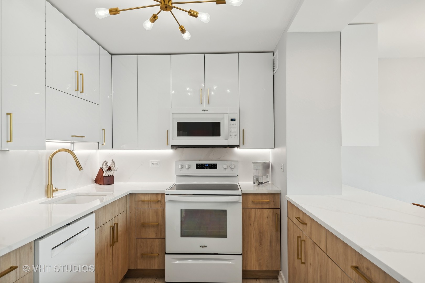 1255 N Sandburg Terrace Unit: 1906E