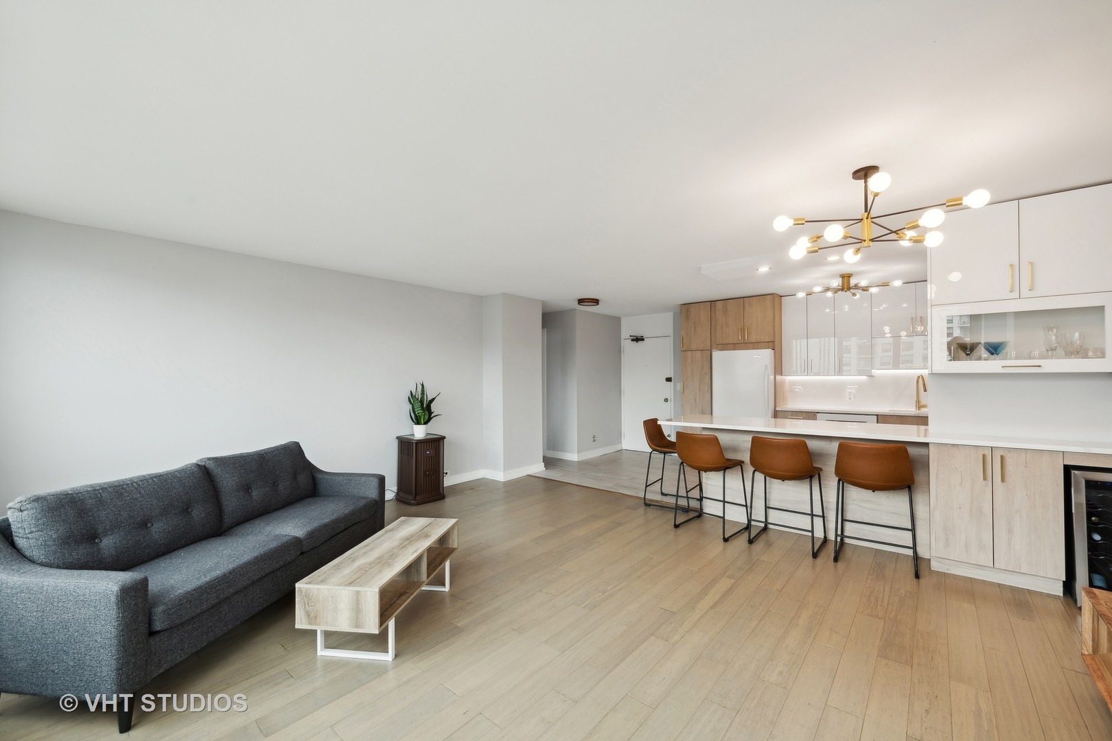 1255 N Sandburg Terrace Unit: 1906E