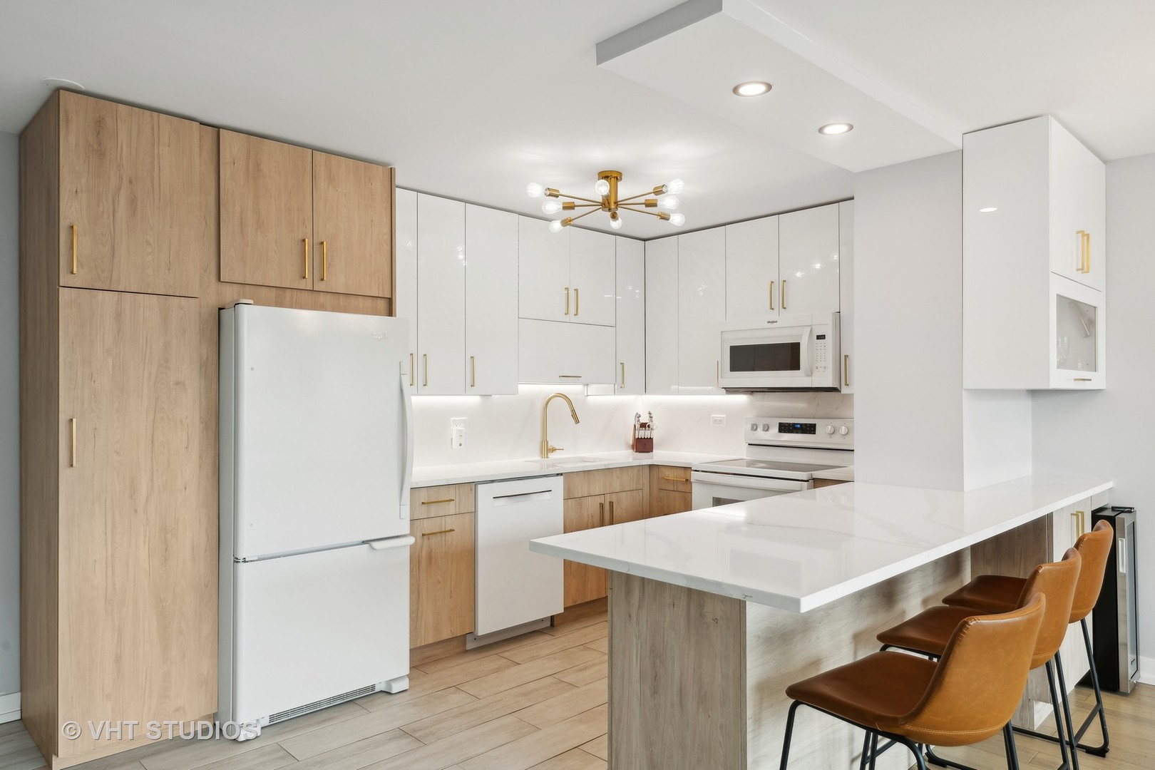 1255 N Sandburg Terrace Unit: 1906E