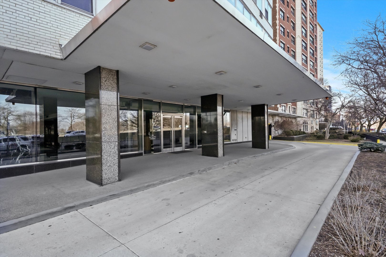 3900 N Lake Shore Drive Unit: 16D