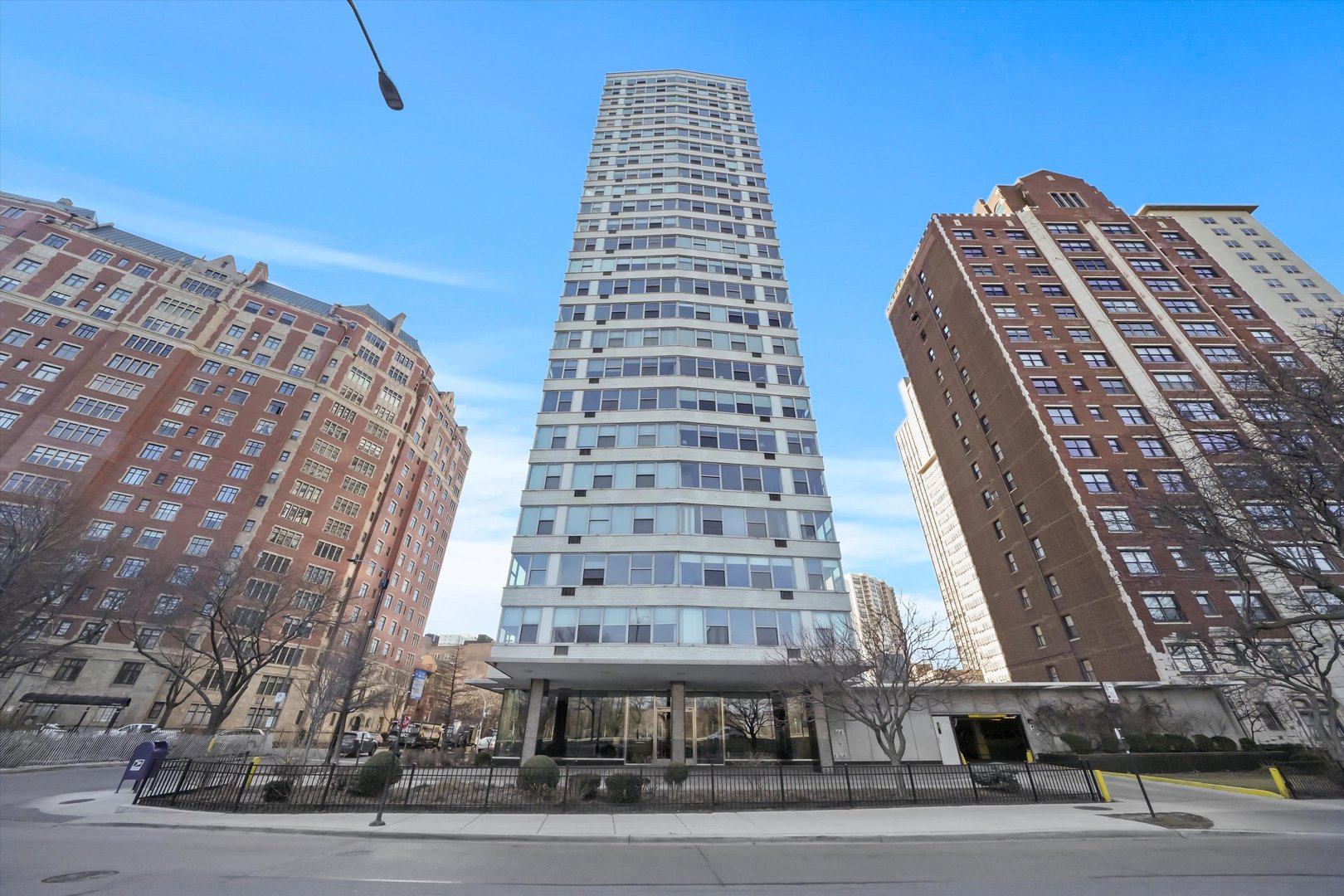 3900 N Lake Shore Drive Unit: 16D