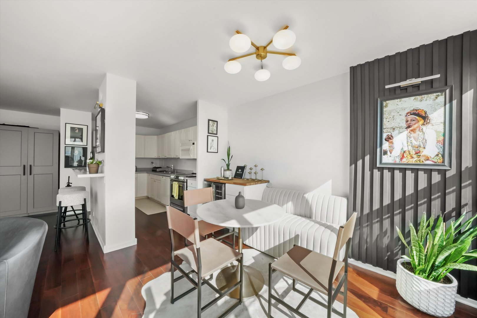 3900 N Lake Shore Drive Unit: 16D